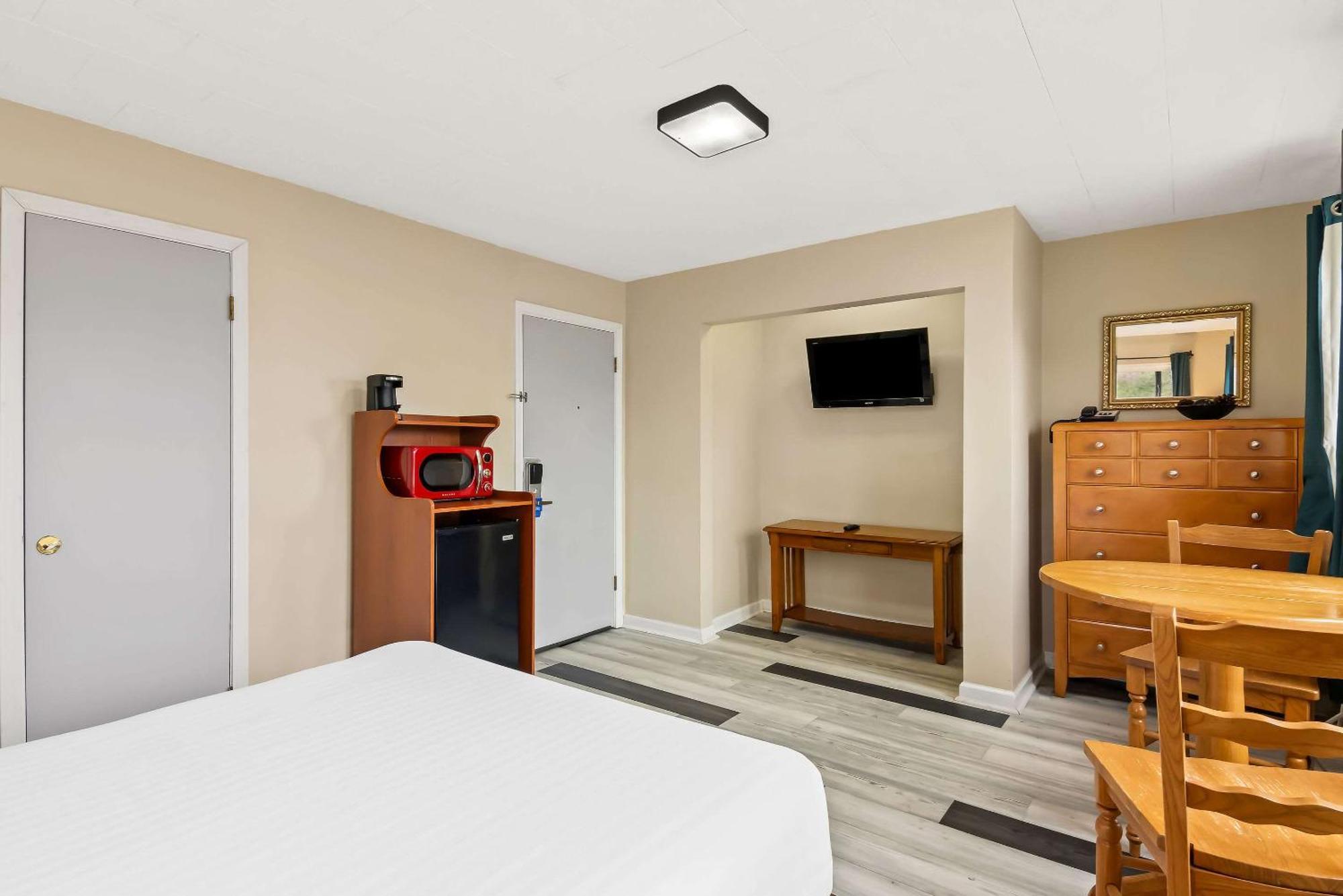 Rodeway Inn Formerly Camp Inn Lodge Oscoda Dış mekan fotoğraf